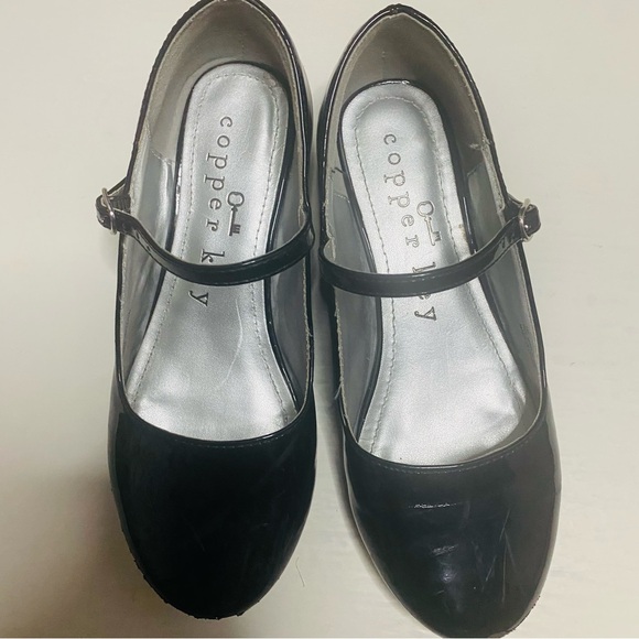 Girls black patent leather shoes size 1m - Picture 4 of 11